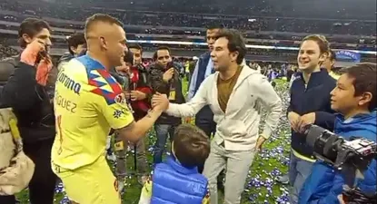 La emoción de Checo Pérez al pedirle una foto a Jona Rodríguez