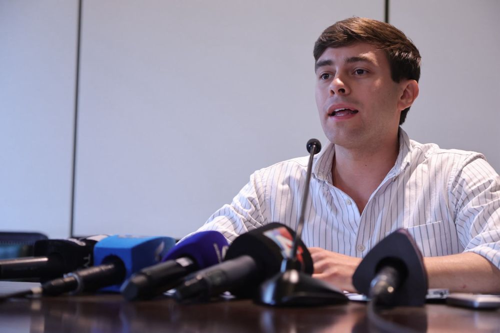 El edil Gonzalo G&oacute;mez en la conferencia de prensa de este lunes 28 de setiembre.&nbsp;