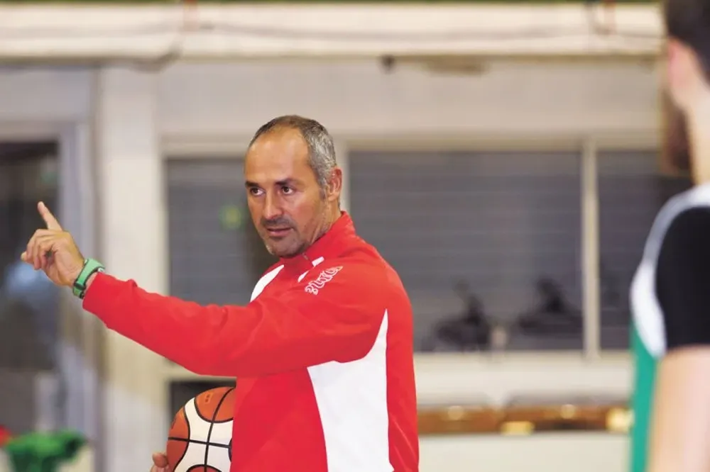 El granadino Curro Segura, dirigirá a Aguada en la Liga 2015/16