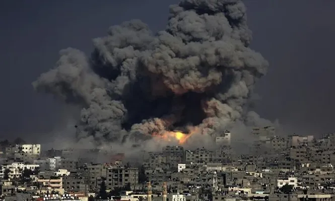 Gaza. Vista de una explosión tras un ataque aéreo