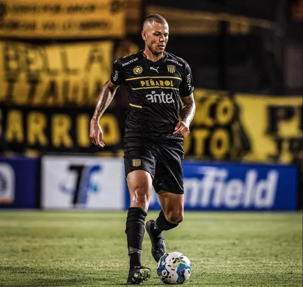 El brasileño Léo Coelho en su debut en Peñarol ante Unión de Santa Fe