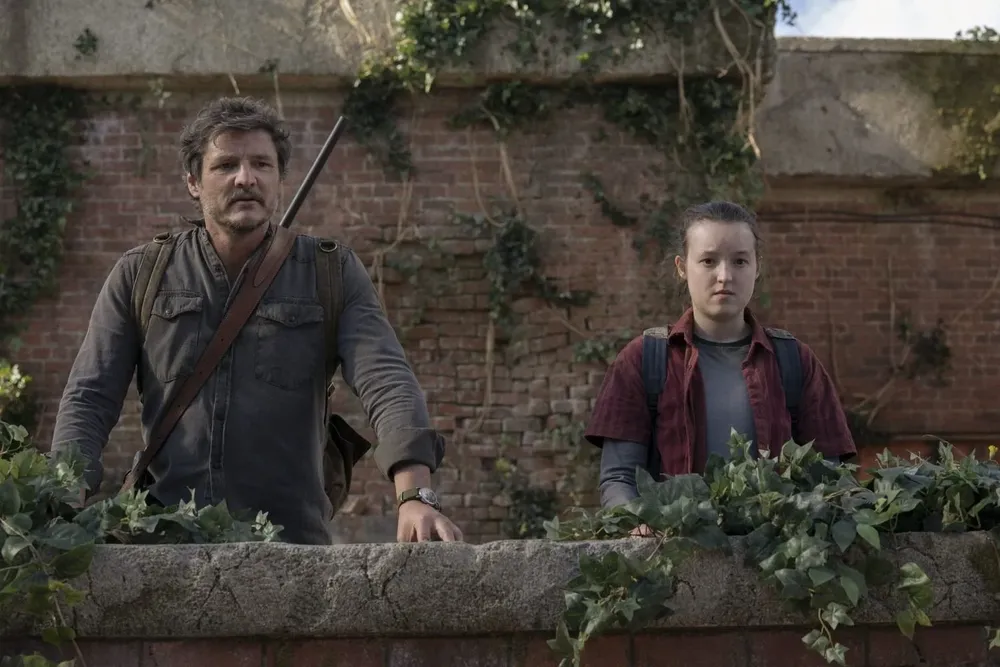 Pedro Pascal y Bella Ramsey en The Last of Us