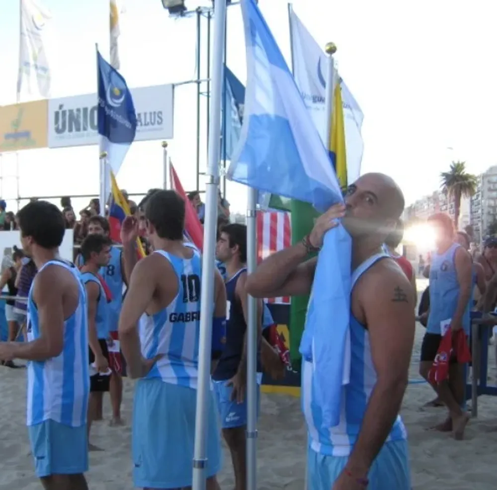 Campeonato de beach handball en al playa Pocitos