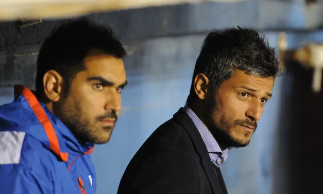 El DT de Nacional, Gustavo Munúa (D), con su asistente Christian Berman