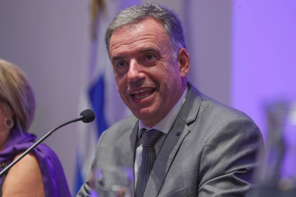 El presidente de Uruguay, Yamandú Orsi, habla durante un acto conmemorativo del Día Internacional de las Mujeres.&nbsp;