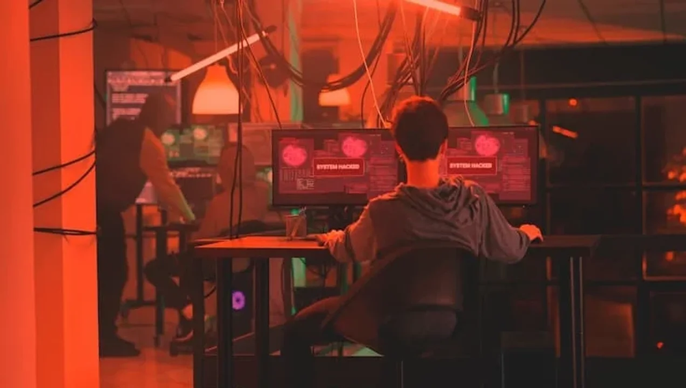 Las bandas de cibercriminales, cada vez más sofisticadas, operan a nivel transnacional.