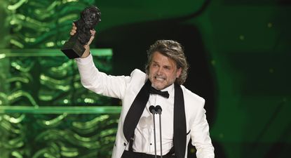 El actor Salva Reina, Goya a Mejor Actor de Reparto por El 47 durante la gala de la 39 edición de los Premios Goya de la Academia de Cine que se celebra este sábado en el Palacio de Congresos y Exposiciones de Granada. EFE/ Julio Muñoz.