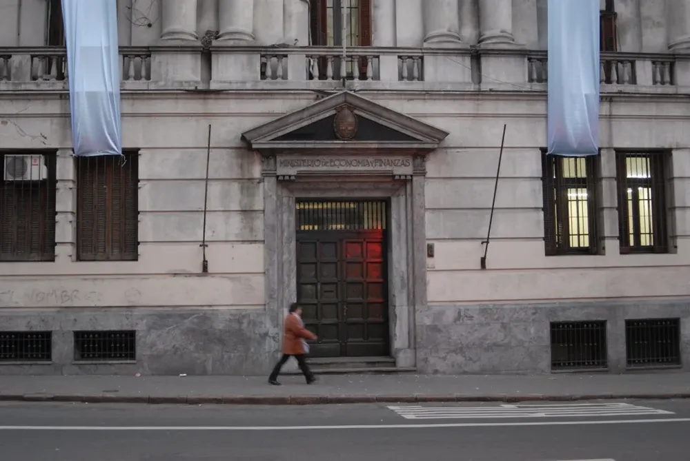 Fachada del Ministerio de Economía en Montevideo