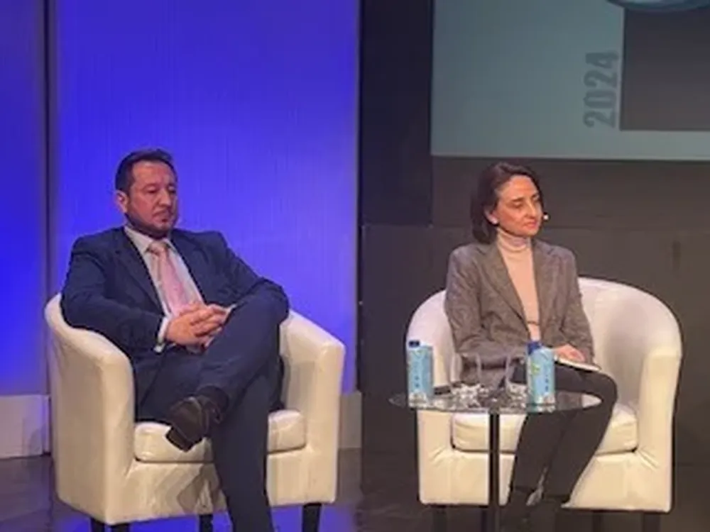 Juan Cerrut (Grupo Santander) y na Valero (Telefónica Hispam).
