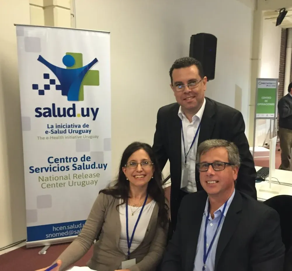 Silvana Vieira, Ernesto Burtre y Jaime Bandeira del equipo de Geocom durante la Conectaton 2016