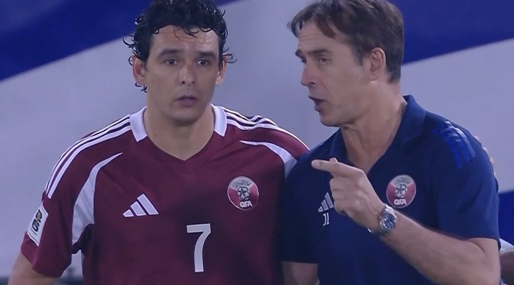 Sebastián Soria recibe instrucciones de su técnico de Qatar, el español Julen Lopetegui, para ingresar por las Eliminatorias asiáticas Sebastián Soria recibe instrucciones de su técnico de Qatar, el español Julen Lopetegui, para ingresar por las Eliminatorias asiáticas