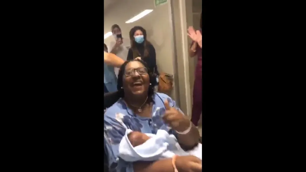 Gimena Abelino y su bebé Joaquín fueron dados de alta a un mes de su nacimiento