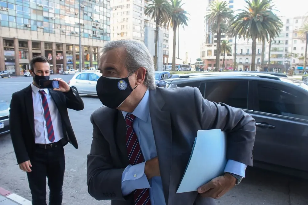 Jorge Larrañaga entrando al Consejo de Ministros, en Torre Ejecutiva, el 23 de marzo