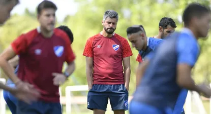 Sin Cougo, suspendido, Munúa tiene tres opciones para el lateral izquierdo