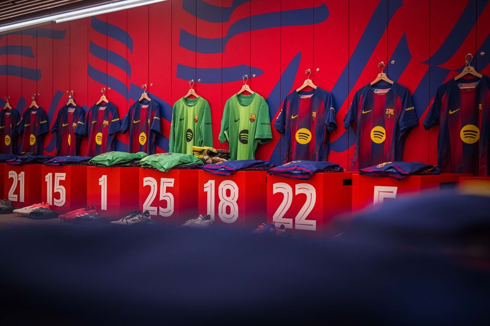 Camisetas del FC Barcelona antes de un partido. (EP)