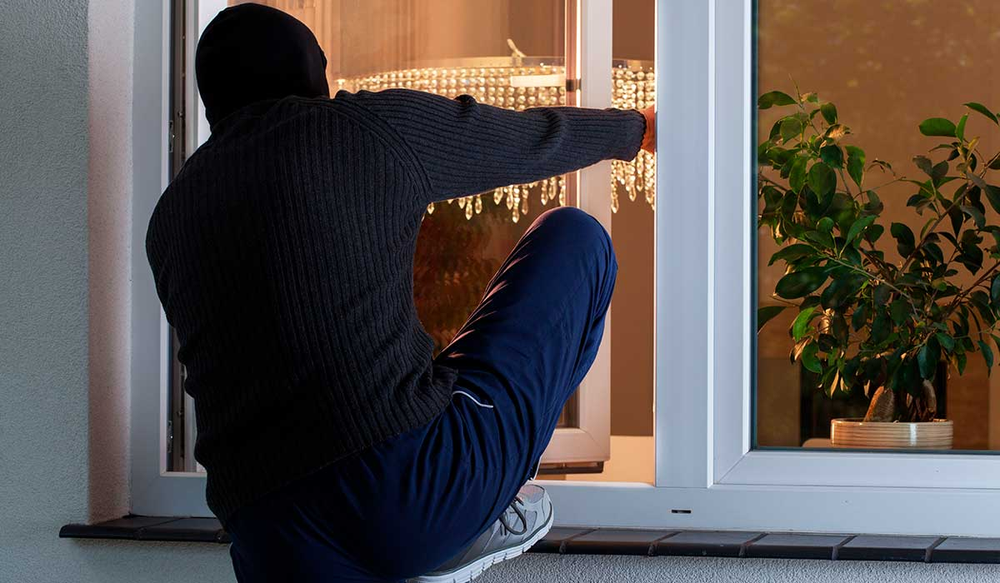 Los ladrones forzaban puertas o trepaban por ventanas.