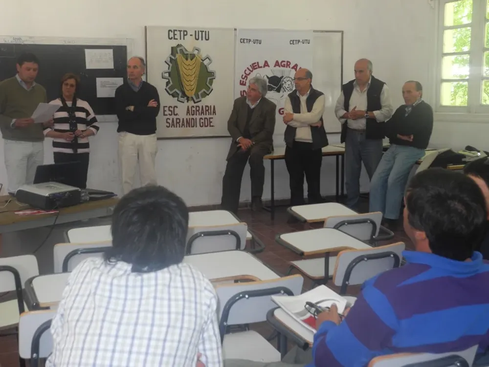 Aguerre inauguró curso de riego en Sarandí Grande.