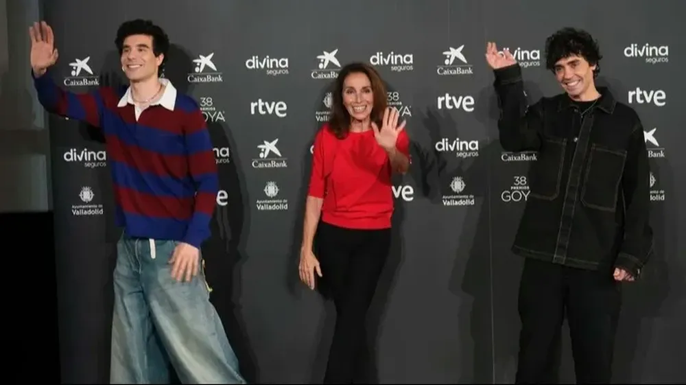 Los Javis y Ana Belén durante la presentación de la 38 edición de los Premios Goya que se celebrarán en Valladolid el 10 de febrero de 2024.