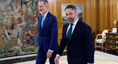 Abascal culpa a Sánchez de intentar secuestrar la Corona tras el silencio del Rey sobre el Nobel de la Paz a María Corina Machado