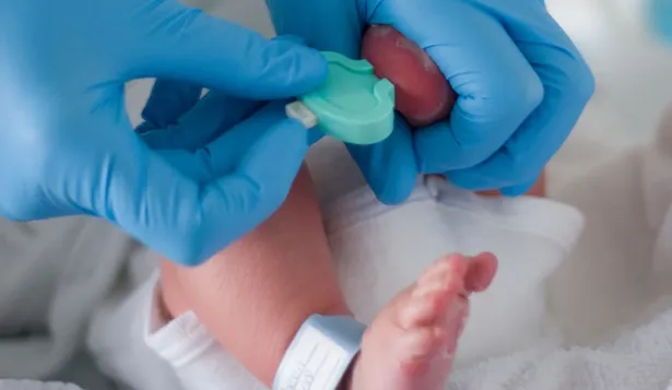 Prueba del talón a recién nacidos