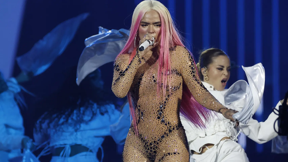 Karol G en su presentación en el estadio Bernabéu.