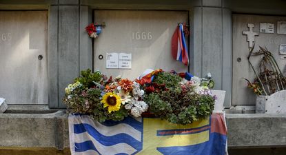 El Observador | 20250424 Tumba de Tabaré Vázquez en el Cementerio de la Teja.