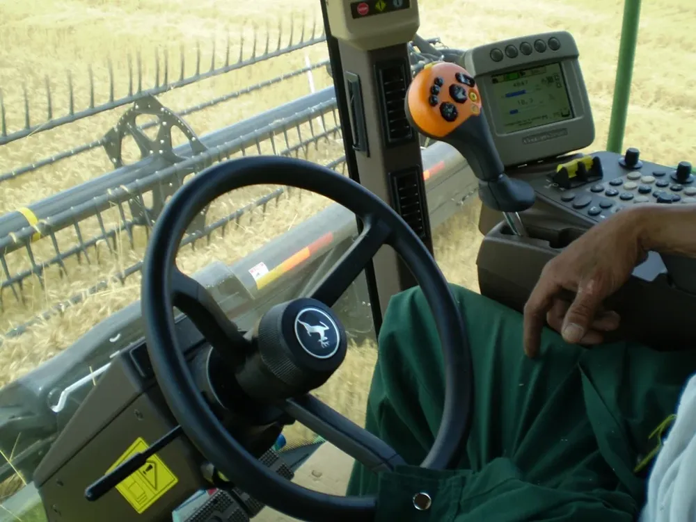 Cada vez se exigen más conocimientos para manejar la maquinaria del agro