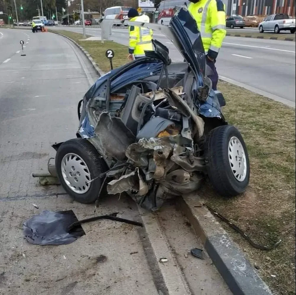 Un conductor está grave tras accidentarse en Avenida Italia