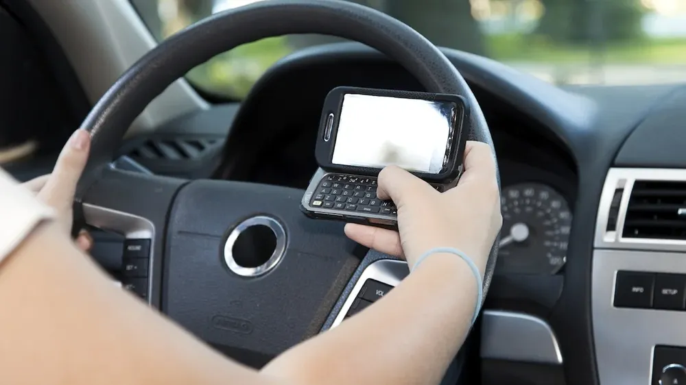 Pro Scavenger hunt El famoso “veo veo”, pero con el celular al mando. Define algo a buscar dentro del coche y, cuando gana uno de los concursantes, se ingresa su nombre y se pasa a un nuevo desafío. A US$ 0,99 para iOS.