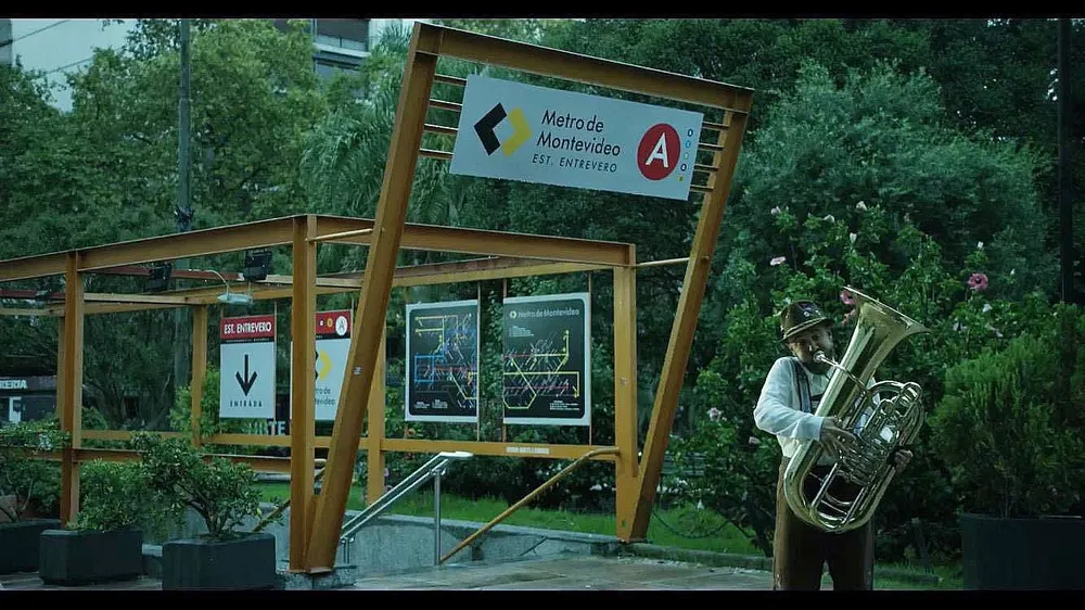 Metro de Montevideo está compuesta por 16 episodios de media hora