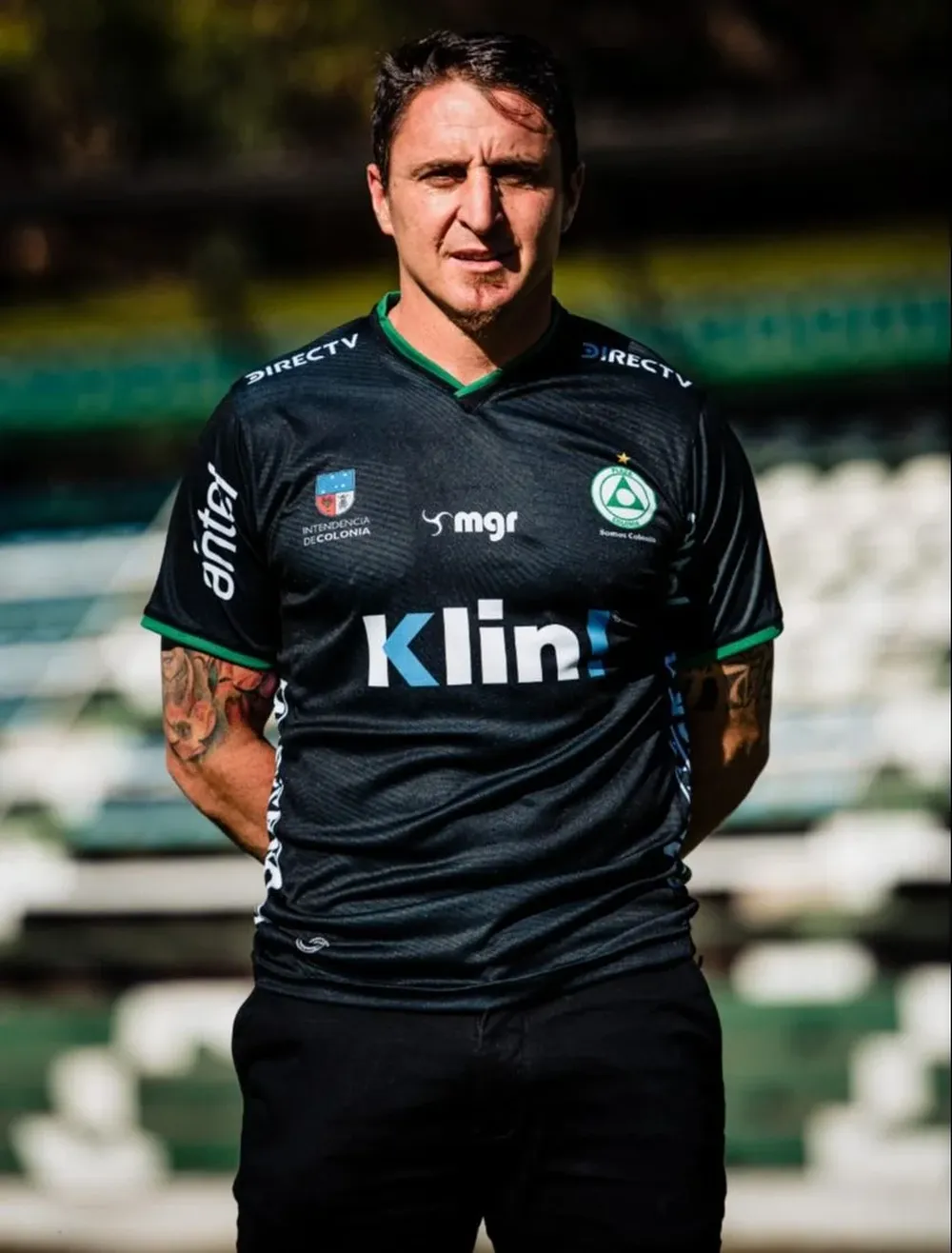 Cristian Rodríguez con la camiseta de Plaza Colonia, está en el plantel que recibirá este sábado a Nacional en el Parque Prandi