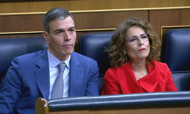 El presidente del Gobierno, Pedro Sánchez y la ministra de Hacienda, María Jesús Montero.