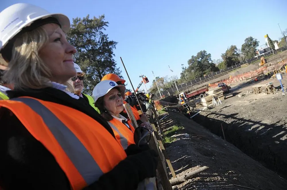 La ministra de Industria, Carolina Cosse en recorrida por las obras del Antel Arena