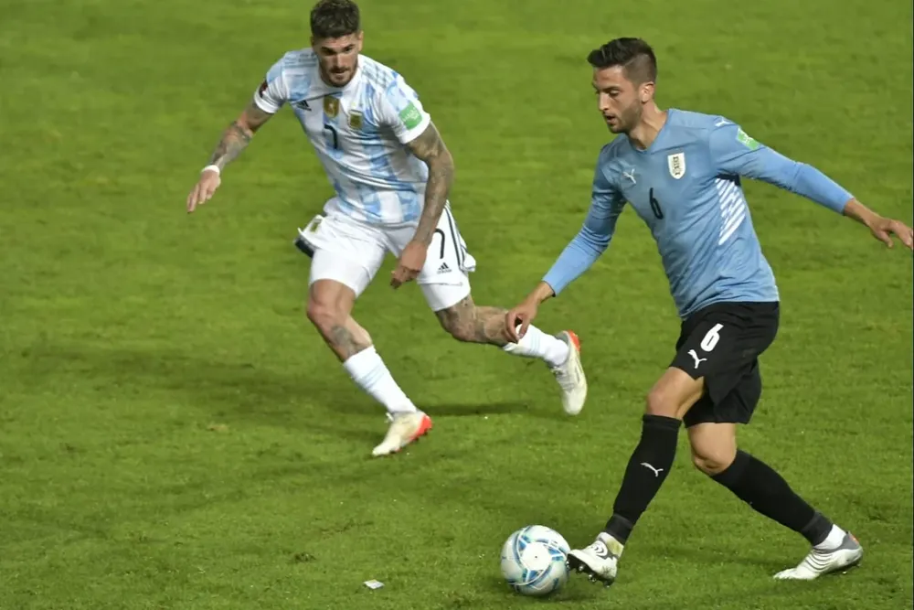 Rodrigo Bentancur fue la figura de Uruguay ante Argentina