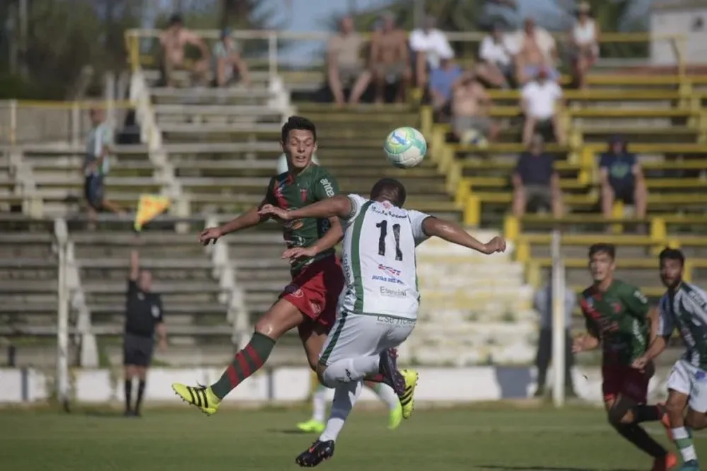 Boston River ante Racing en el Nasazzi