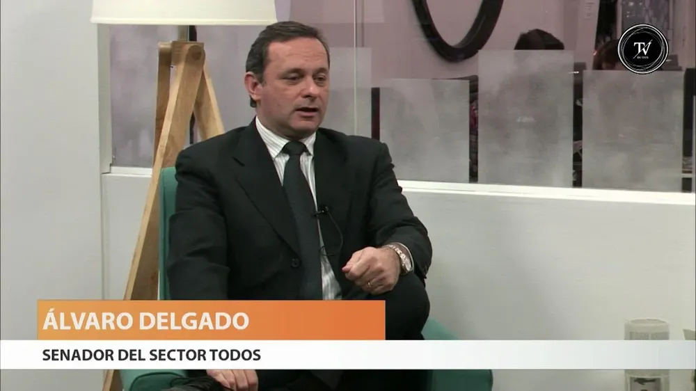 El senador blanco Alvaro Delgado aseguró que sería sano que el Frente Amplio vote la Comisión Investigadora que impulsa el Partido Nacional para analizar la gestión de ANCAP. Ojalá el FA defina apoyar la Investigadora, dijo en El Observador TV.El legislador advirtió que su indagatoria apunta a aspectos de la gestión no eficiente y gastos inconvenientes o inoportunos. La mala gestión la paga la gente siempre, subrayó.