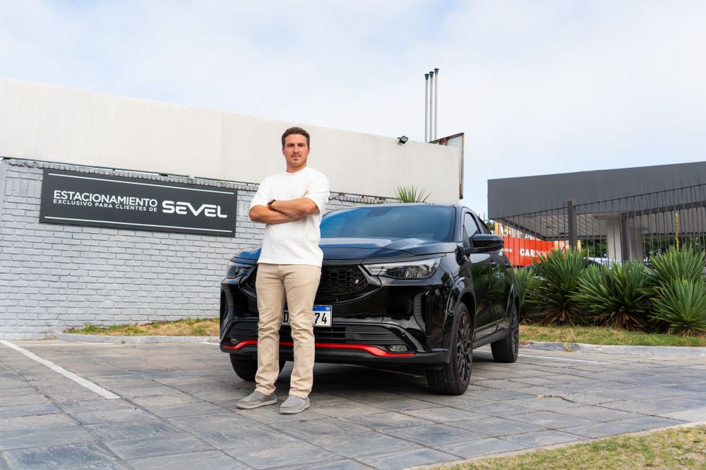 Facundo Ferra, piloto