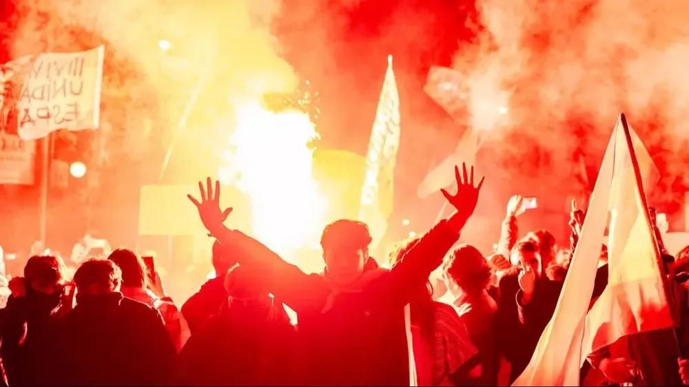 Manifestantes en Ferraz