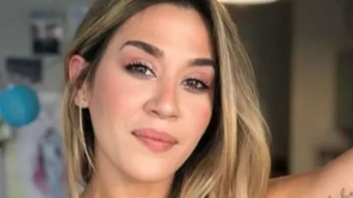 Jimena Barón muestra a su hijo como vendedor ambulante en la playa