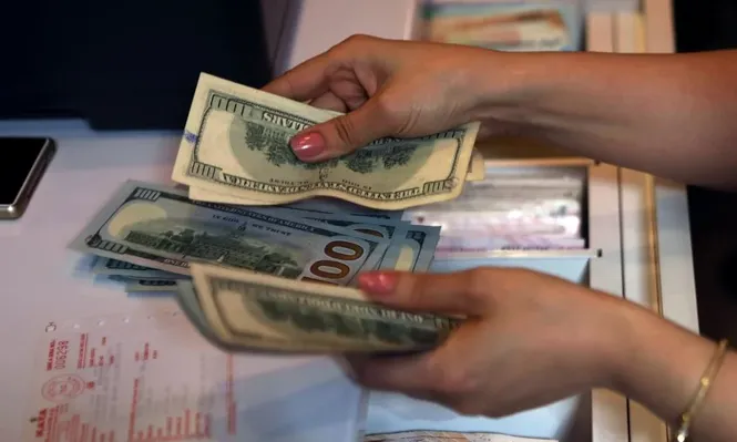 Con el vecindario agitado, el dólar recobró impulso y subió 1% en la semana