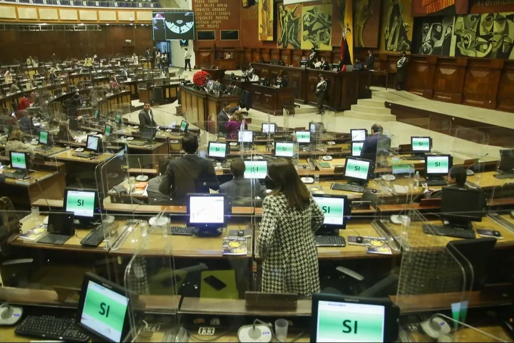 La aprobación por la Asamblea Nacional de la participación militar en apoyo a la Policía ecuatoriana debe ser sometida ahora a consulta popular.