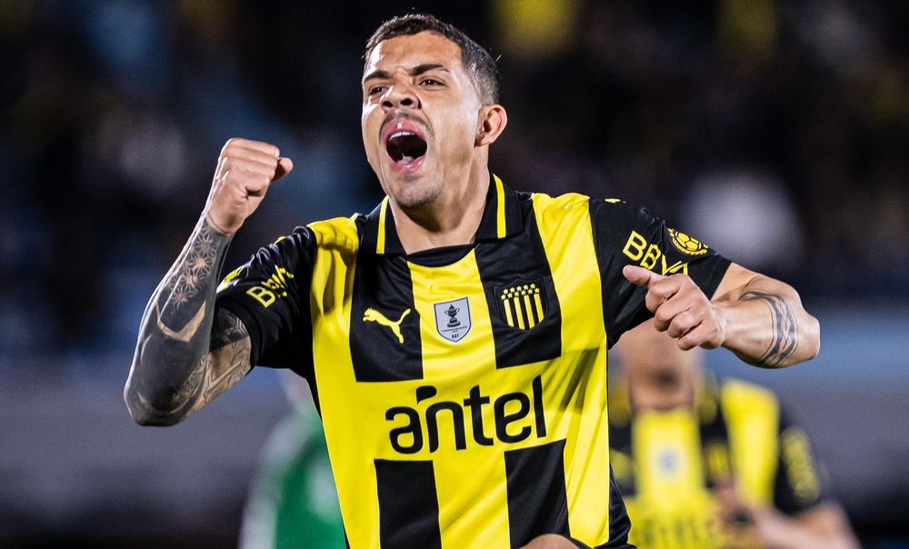 Archivo: David Terans festeja su gol para Peñarol ante Liverpool por Copa AUF Uruguay