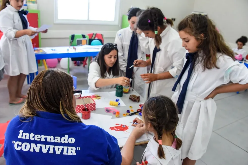 La asistencia es más alta en los grados más altos.