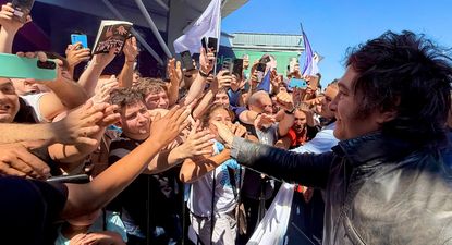 Cualquier alternativa es volver al pasado, dijo Milei tras suspender una caminata en Santa Fe