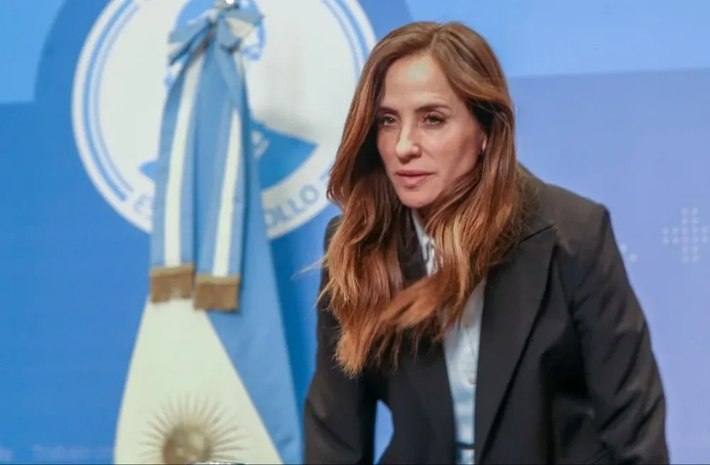 Victoria Tolosa Paz, denuncia por el escándalo de los guardapolvos