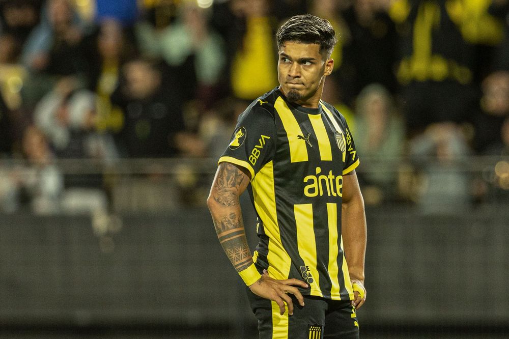 Matías Arezo en el partido entre Peñarol y Danubio