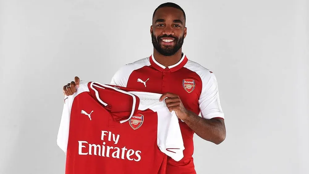 Alexandre Lacazette cuando arregló su pase a Arsenal de Inglaterra Alexandre Lacazette cuando arregló su pase a Arsenal de Inglaterra