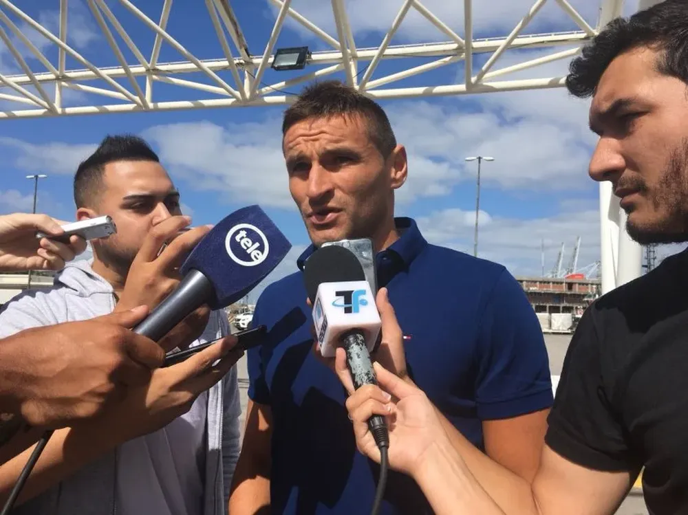 Bergessio en su llegada a Montevideo