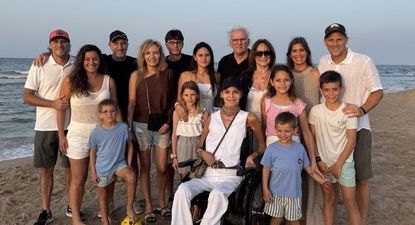 Diego Forlán junto a su padre Pablo Forlán y toda su familia, en el cumpleaños 80 de este último