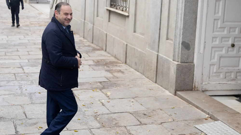 El exministro de Transportes, Jose Luis Ábalos, al ingresar a declarar ante el juez.